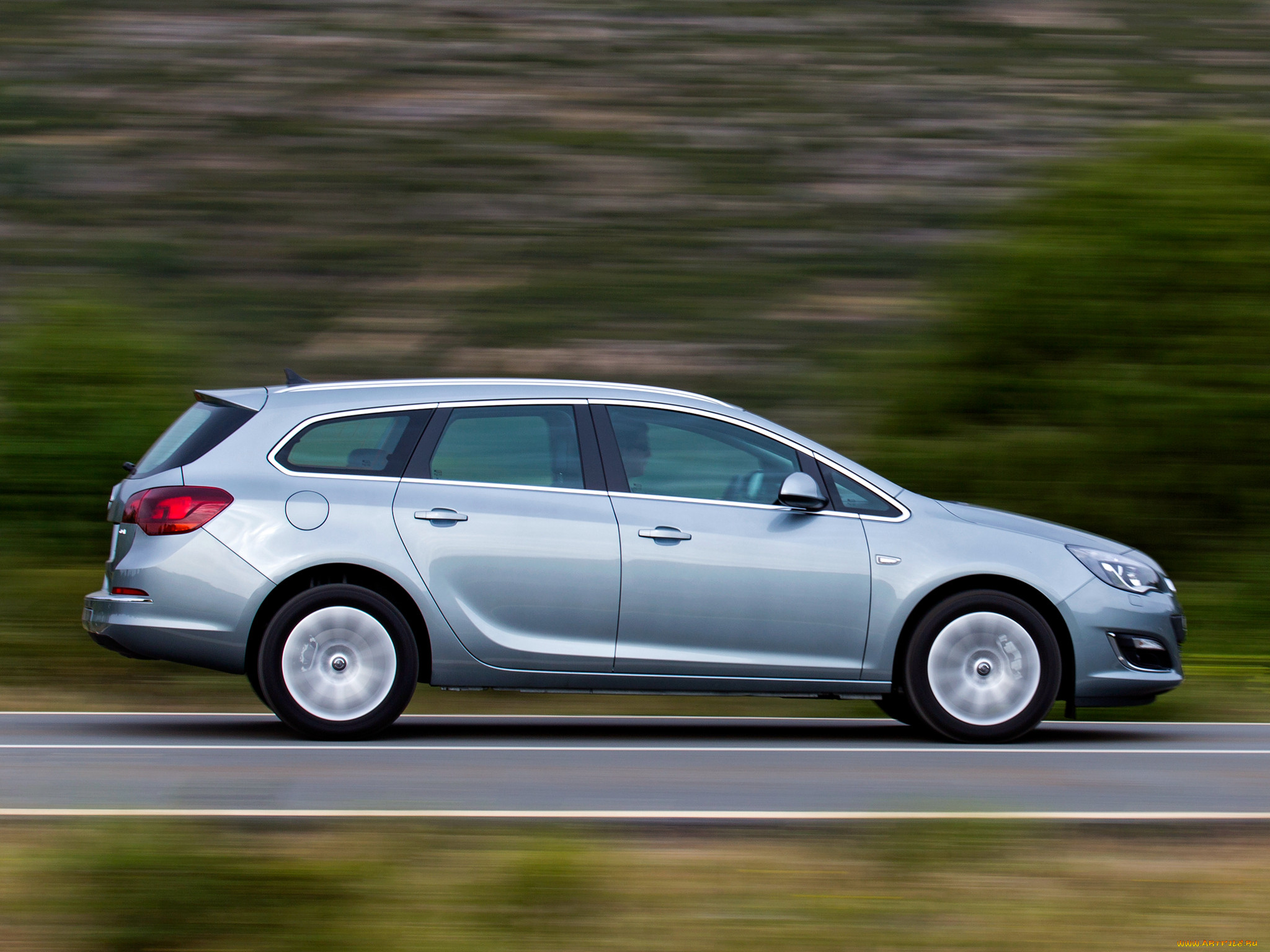 Opel Astra Sports Tourer 2012